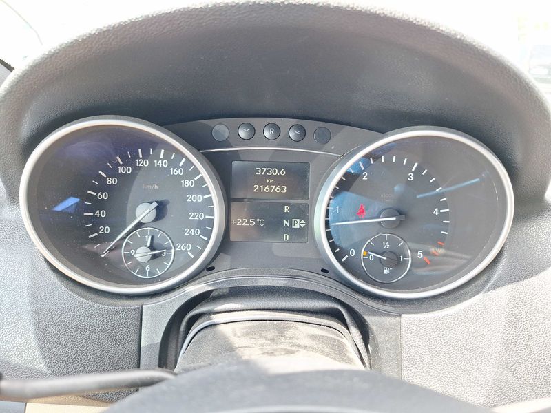 Mercedes-Benz M-Klasse ML 300 CDI 4Matic BlueEfficiency — zdjęcie 12