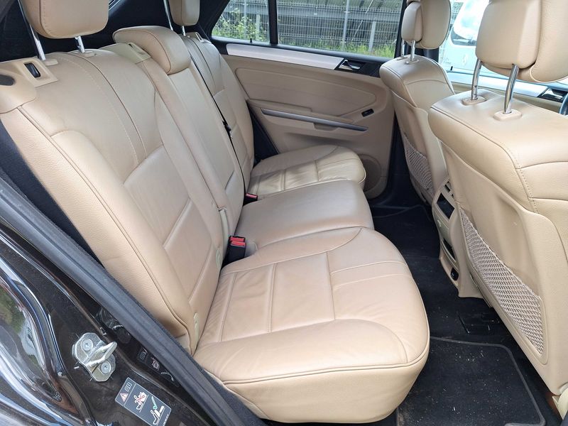 Mercedes-Benz M-Klasse ML 300 CDI 4Matic BlueEfficiency — zdjęcie 14