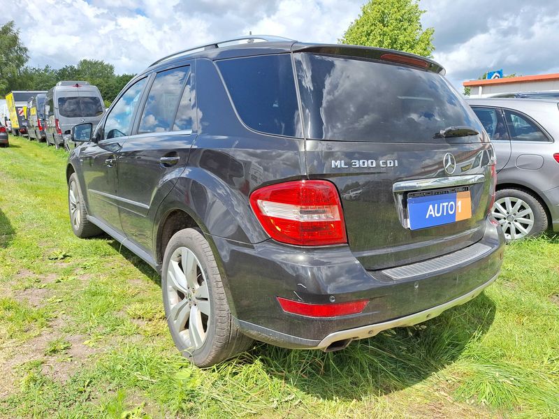 Mercedes-Benz M-Klasse ML 300 CDI 4Matic BlueEfficiency — zdjęcie 3