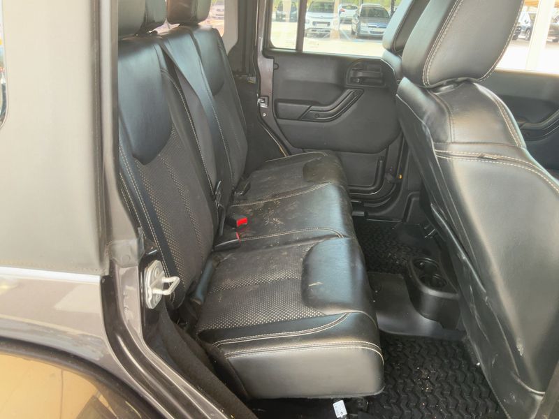 Jeep Wrangler Unlimited 2.8 CRD Sahara — zdjęcie 14