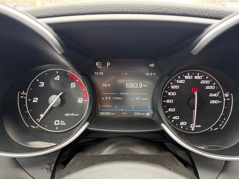 Alfa Romeo Giulia 2.2 JTDM B-Tech — zdjęcie 12