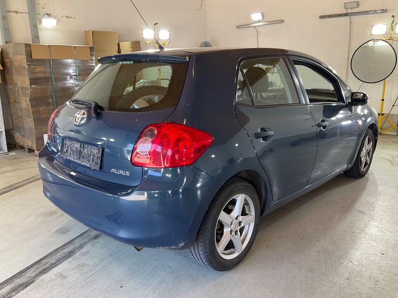 Toyota Auris 1.4 Terra — zdjęcie 2