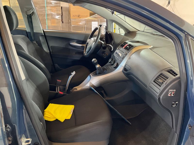 Toyota Auris 1.4 Terra — zdjęcie 3