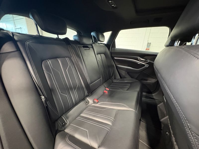 Audi e-tron 55 quattro S line — zdjęcie 8