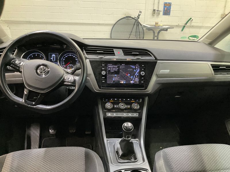 Volkswagen Touran 1.4 TSI Comfortline BlueMotion Tech — zdjęcie 12