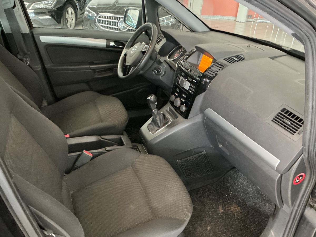 Opel Zafira 2011 — photo 4