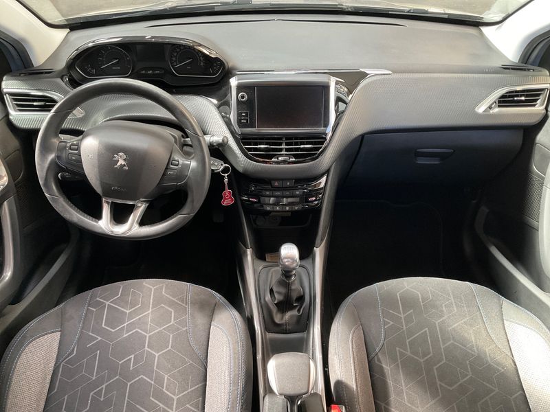 Peugeot 2008 1.2 e-THP Style 2019 – снимка 17