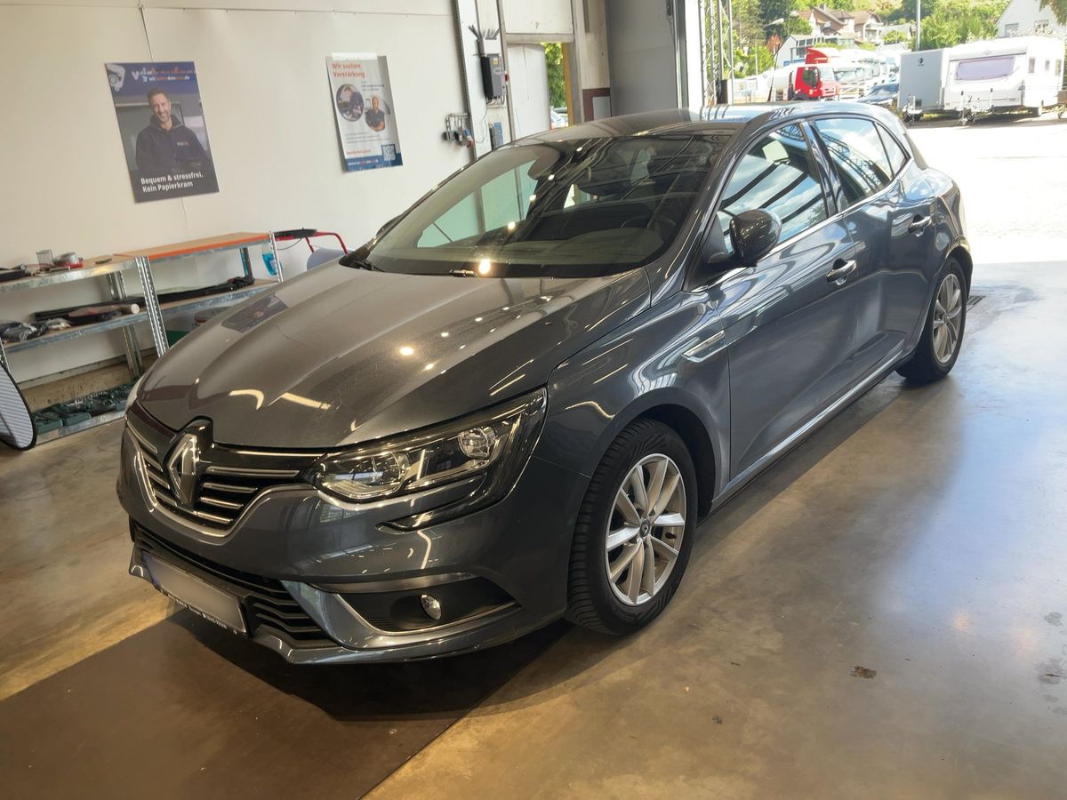 Renault Megane 2016 — photo 1