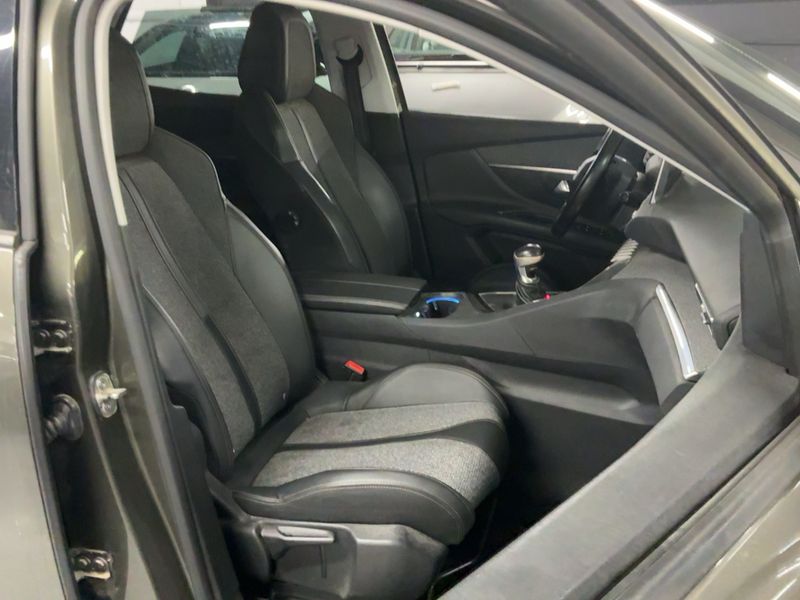 Peugeot 3008 1.5 Blue-HDi Allure Business 2020 – снимка 16