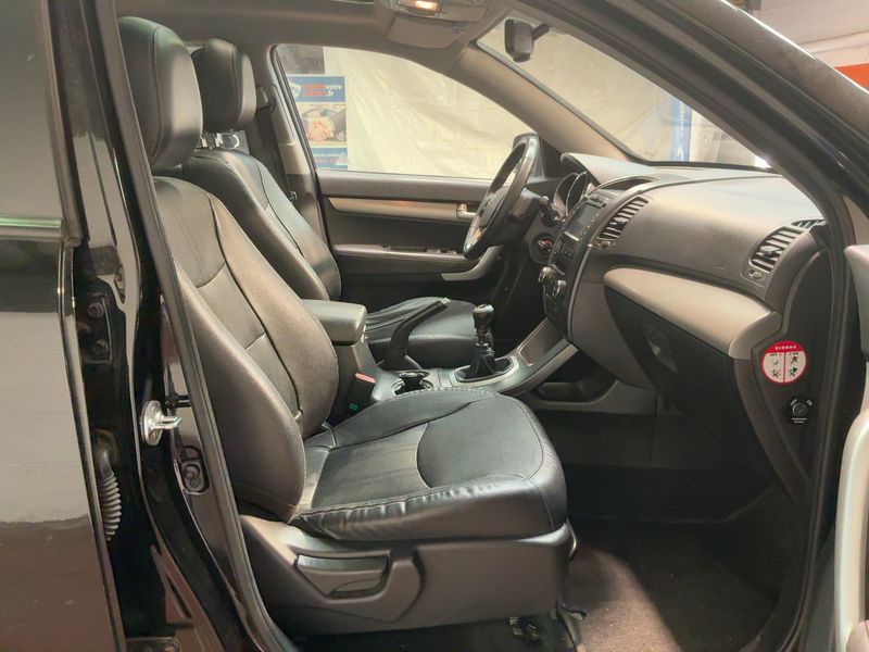 Kia Sorento 2.2 CRDi Vision 4WD — zdjęcie 11