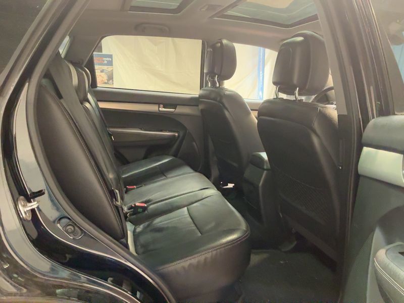Kia Sorento 2.2 CRDi Vision 4WD — zdjęcie 14