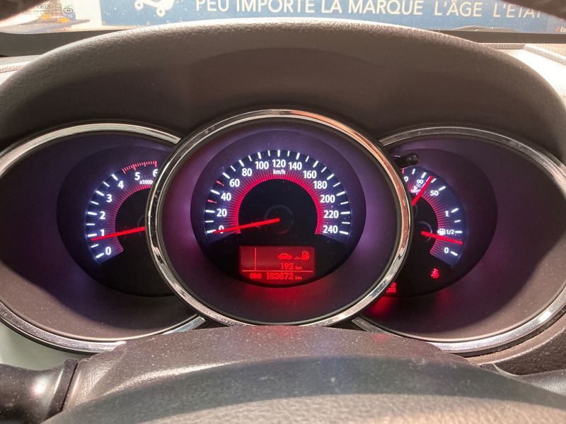 Kia Sorento 2.2 CRDi Vision 4WD — zdjęcie 13