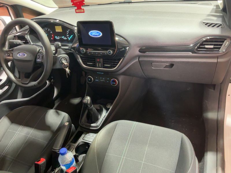 Ford Fiesta 1.1 Affaires Business 2019 – снимка 17