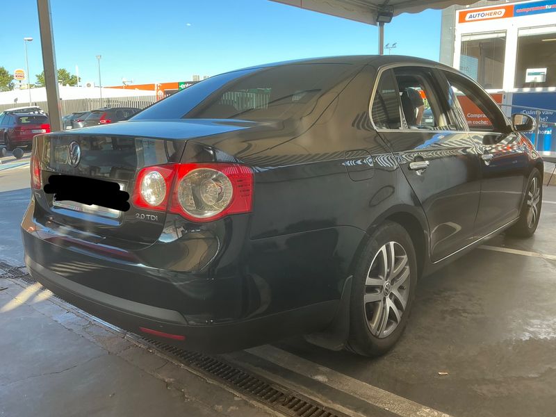 Volkswagen Jetta 2.0 TDI Advance — zdjęcie 2
