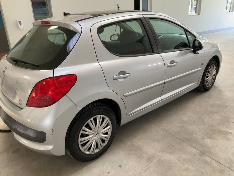 Peugeot 207 1.6 HDi Série 64 — zdjęcie 6