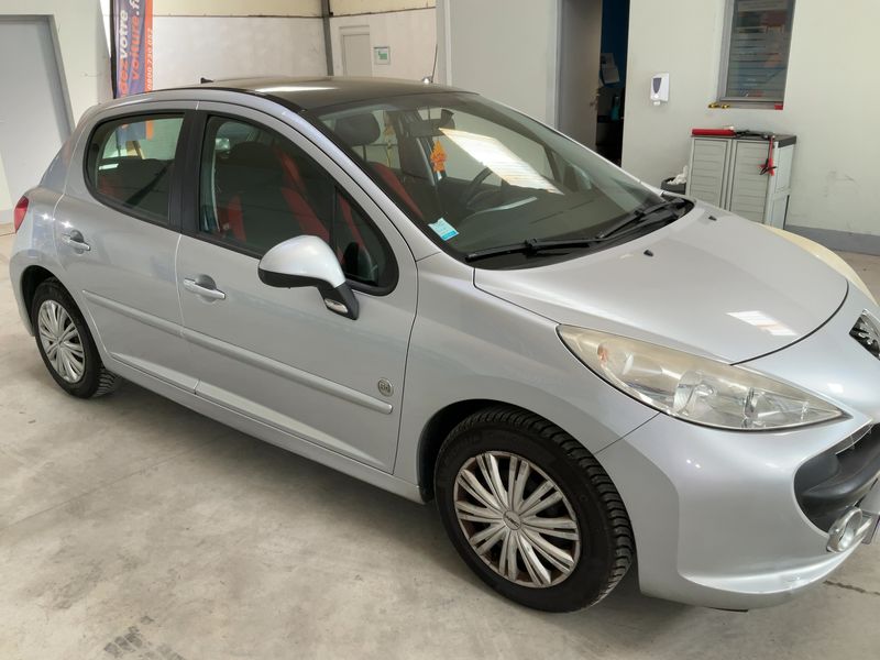 Peugeot 207 1.6 HDi Série 64 — zdjęcie 8