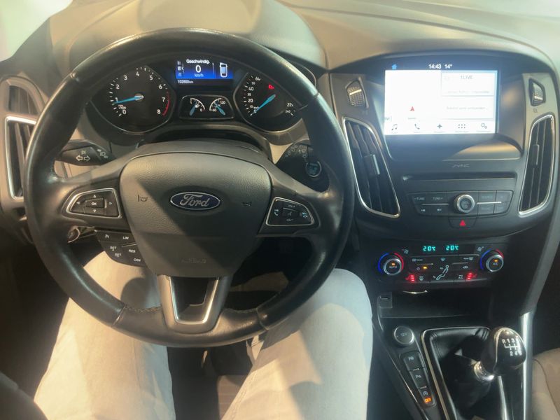 Ford Focus 1.0 EcoBoost Titanium — zdjęcie 12