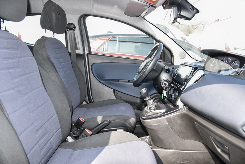 Lancia Ypsilon 1.0 Mild-Hybrid Oro — zdjęcie 10