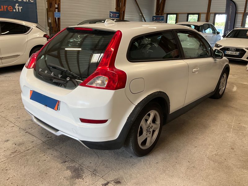 Volvo C30 1.6 D2 Kinetic — zdjęcie 2