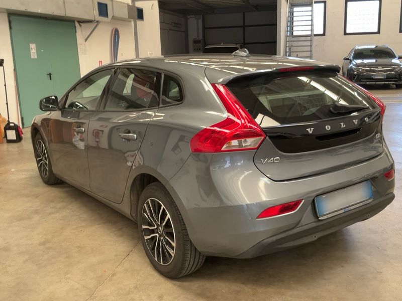 Volvo V40 2.0 D2 Momentum — zdjęcie 3