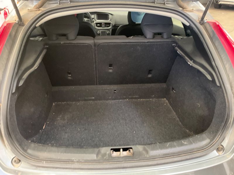 Volvo V40 2.0 D2 Momentum — zdjęcie 10
