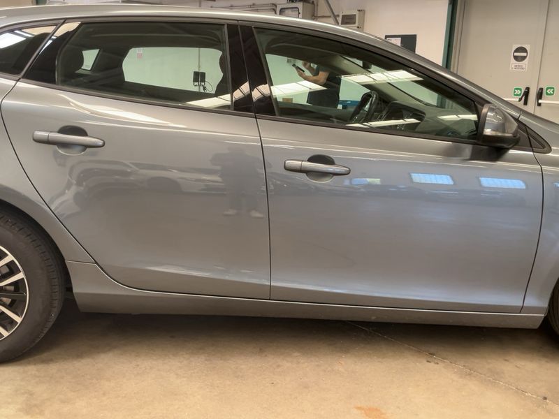 Volvo V40 2.0 D2 Momentum — zdjęcie 7
