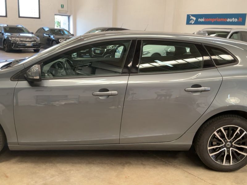 Volvo V40 2.0 D2 Momentum — zdjęcie 4