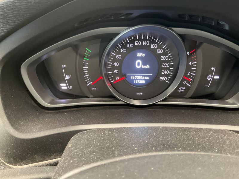 Volvo V40 2.0 D2 Momentum — zdjęcie 13