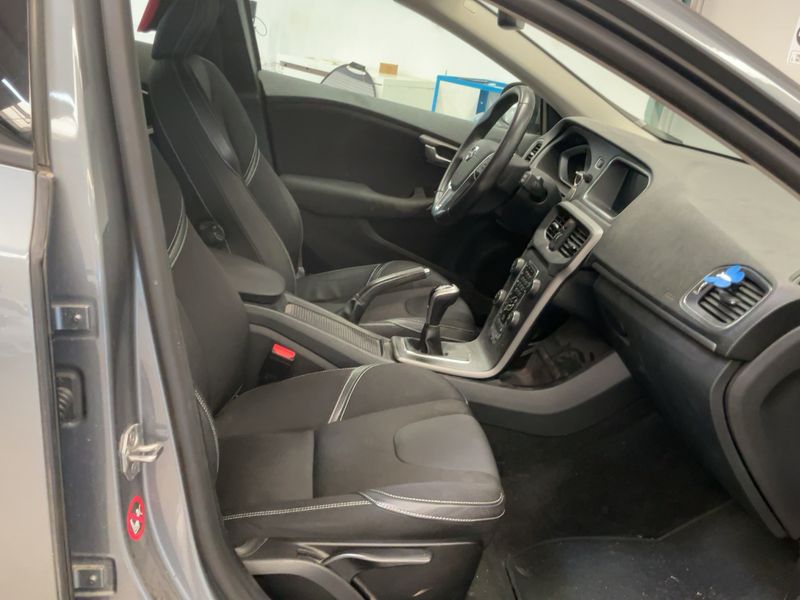Volvo V40 2.0 D2 Momentum — zdjęcie 11