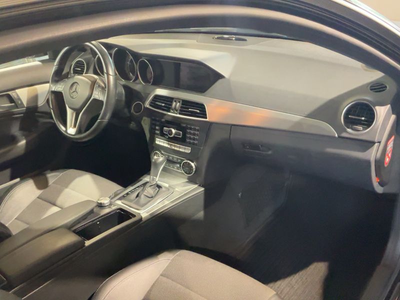 Mercedes-Benz C-Klasse C 220 CDI BlueEfficiency — zdjęcie 12