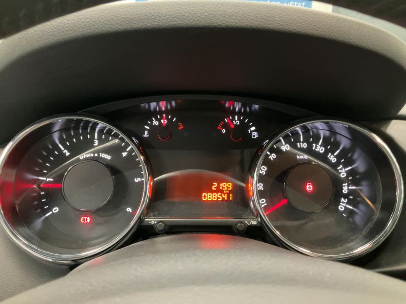 Peugeot 3008 1.6 HDi Active — zdjęcie 13