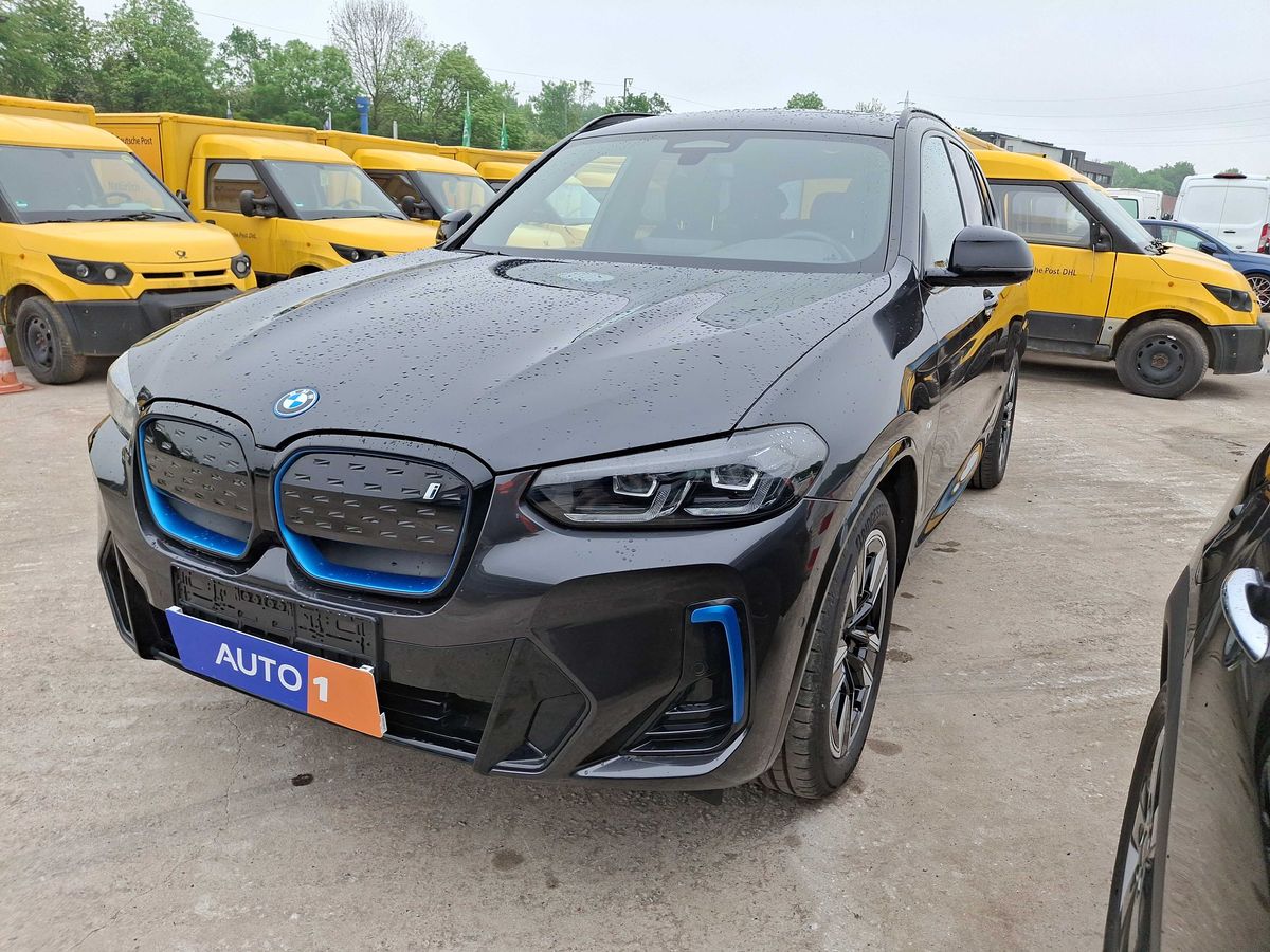 BMW iX3 2024
