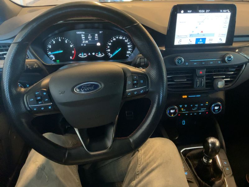 Ford Focus 1.0 EcoBoost ST-Line — zdjęcie 12
