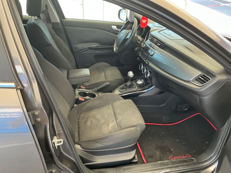 Alfa Romeo Giulietta 1.6 JTDM Distinctive — zdjęcie 3