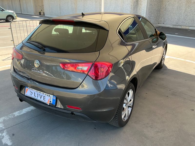 Alfa Romeo Giulietta 1.6 JTDM Distinctive — zdjęcie 2