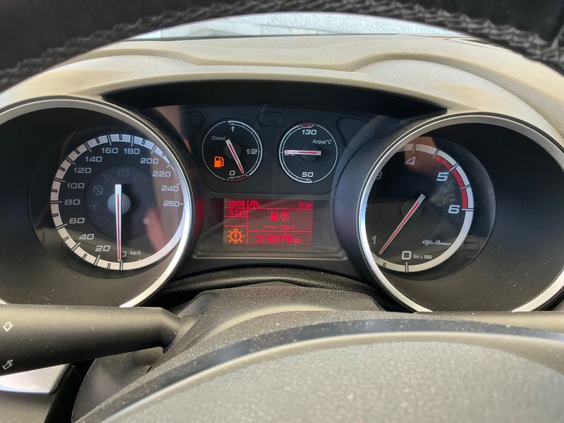 Alfa Romeo Giulietta 1.6 JTDM Distinctive — zdjęcie 4