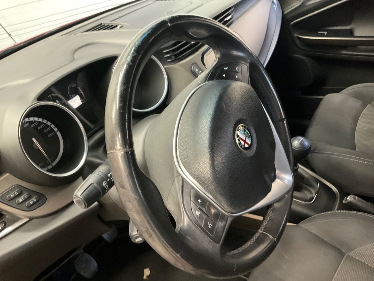 Alfa Romeo 2015 — photo 48