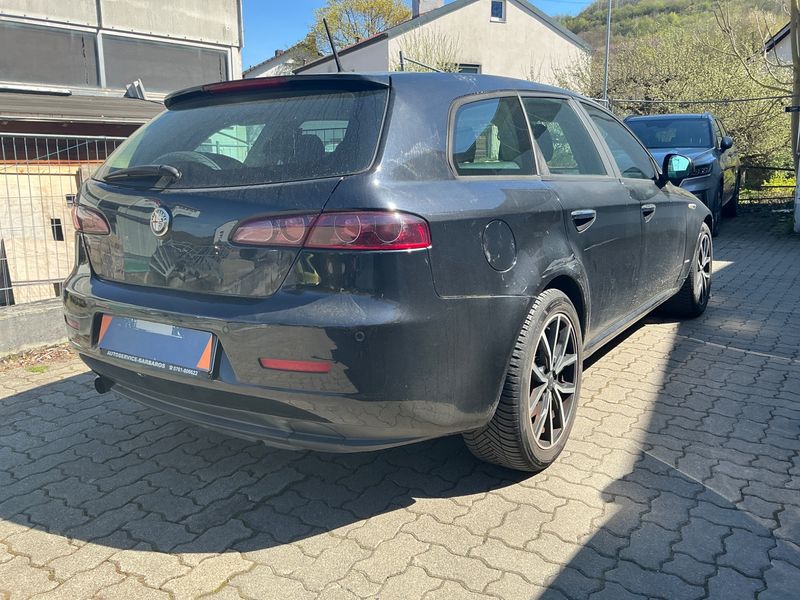 Alfa Romeo Alfa 159 1.9 JTD JTDM Elegante — zdjęcie 2