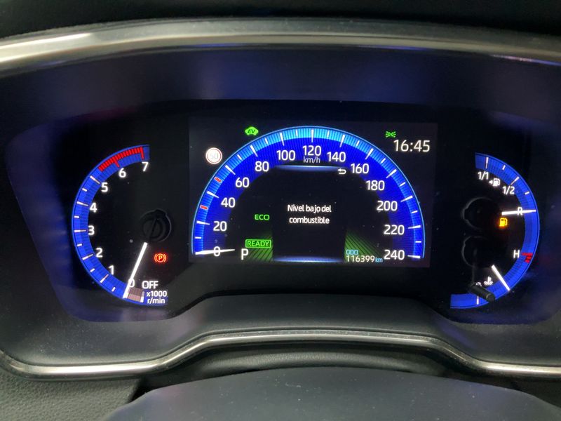 Toyota Corolla 1.8 Hybrid Active Tech — zdjęcie 13