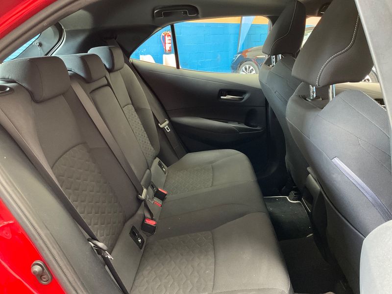 Toyota Corolla 1.8 Hybrid Active Tech — zdjęcie 14
