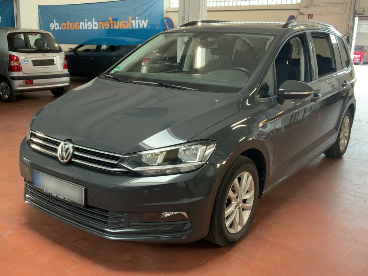 Volkswagen Touran 2019 — photo 1