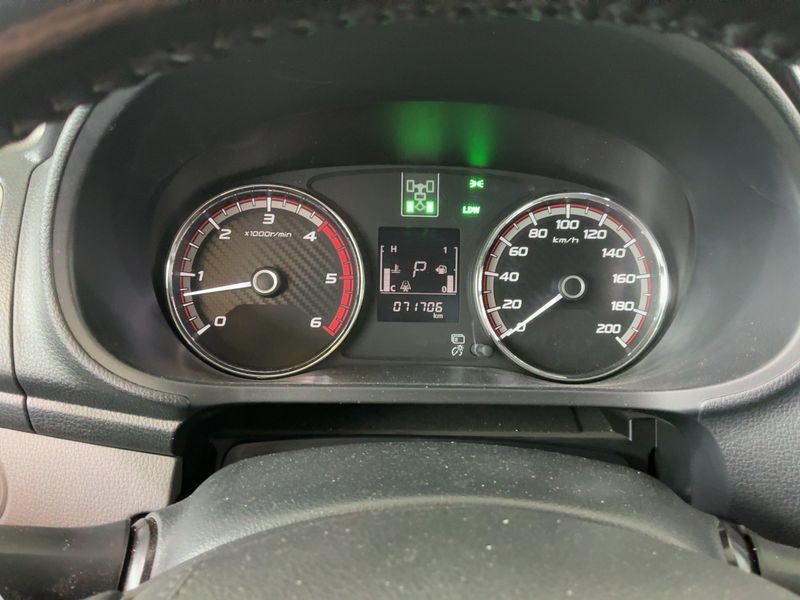Mitsubishi L 200 2.4 DI-D Plus Doppelkabine 4WD — zdjęcie 13