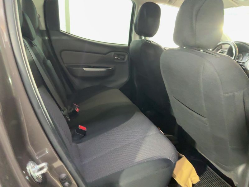 Mitsubishi L 200 2.4 DI-D Plus Doppelkabine 4WD — zdjęcie 14