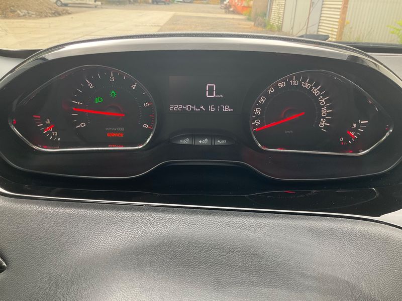 Peugeot 208 1.6 Blue-HDi Active 2015 – снимка 4