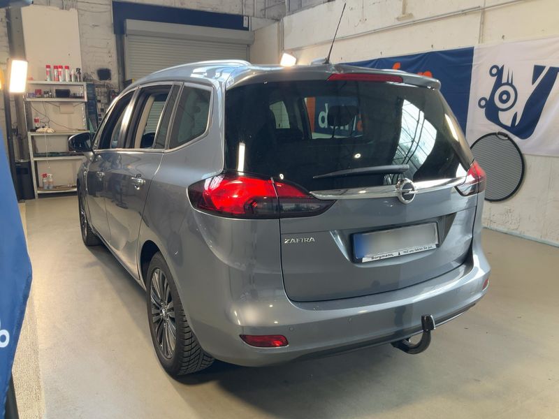 Opel Zafira Tourer 1.6 SIDI Turbo 120 Jahre Start/Stop — zdjęcie 3