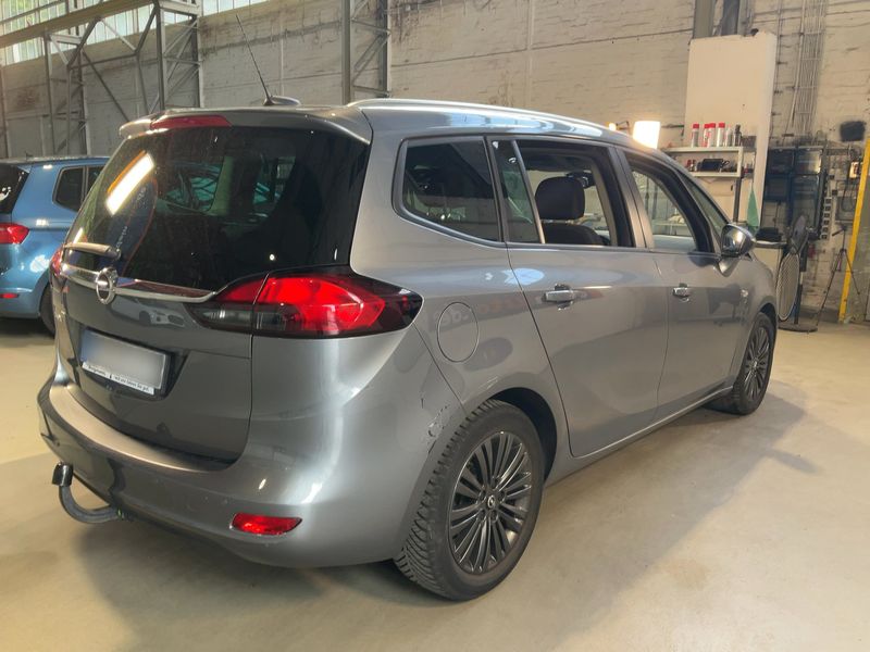 Opel Zafira Tourer 1.6 SIDI Turbo 120 Jahre Start/Stop — zdjęcie 6