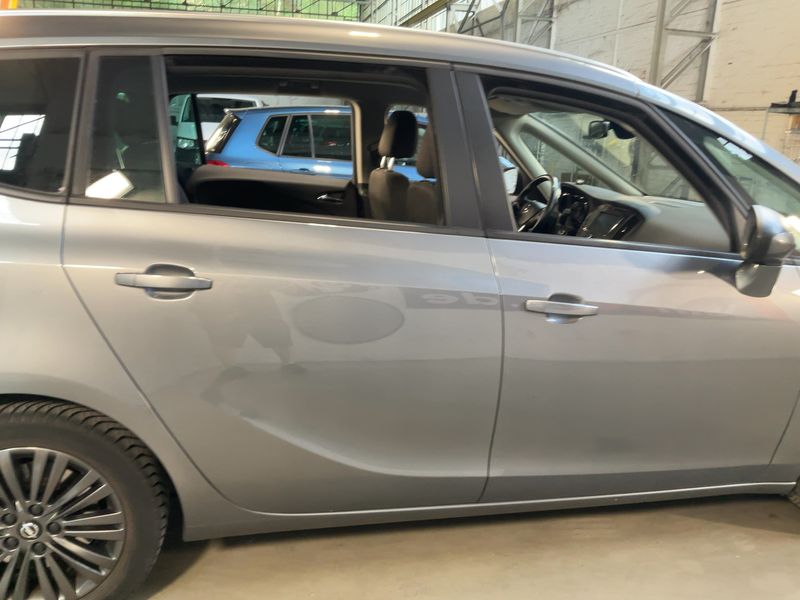 Opel Zafira Tourer 1.6 SIDI Turbo 120 Jahre Start/Stop — zdjęcie 7