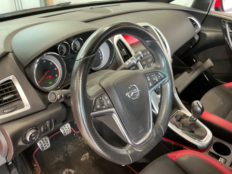 Opel Astra GTC 2.0 CDTI Biturbo BiTurbo 2014 – снимка 28
