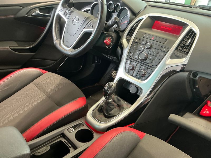 Opel Astra GTC 2.0 CDTI Biturbo BiTurbo 2014 – снимка 27