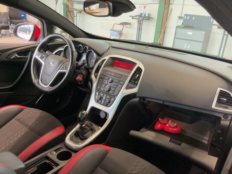 Opel Astra GTC 2.0 CDTI Biturbo BiTurbo 2014 – снимка 18
